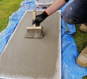 easyprime-use02 | The Paving Experts Applying primer to a paving slab