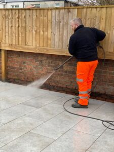 Cleaning off Flowpoint with a pressure washer