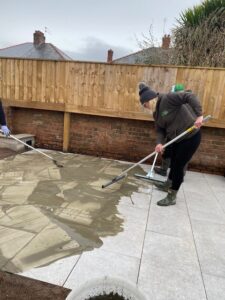 Applying Flowpoint Fine with rubber squeegee