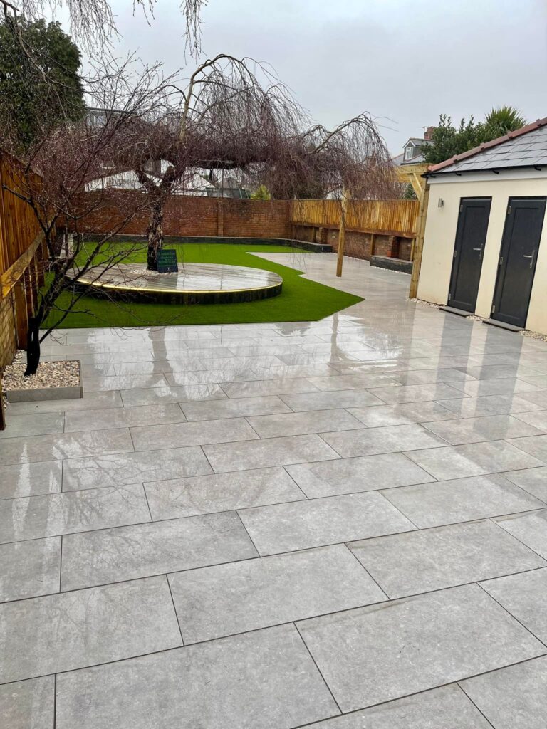 Porcelain patio grouted with Flowpoint Fine