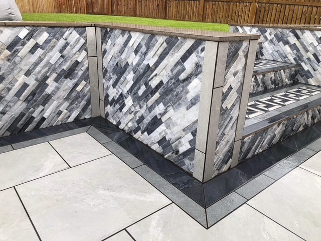 Porcelain patio with mitred borders